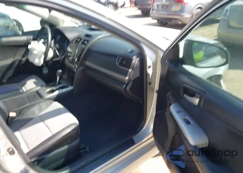 2013 Toyota Camry Se z USA, uszkodzony, nr VIN 4T1BF1FK8DU265345